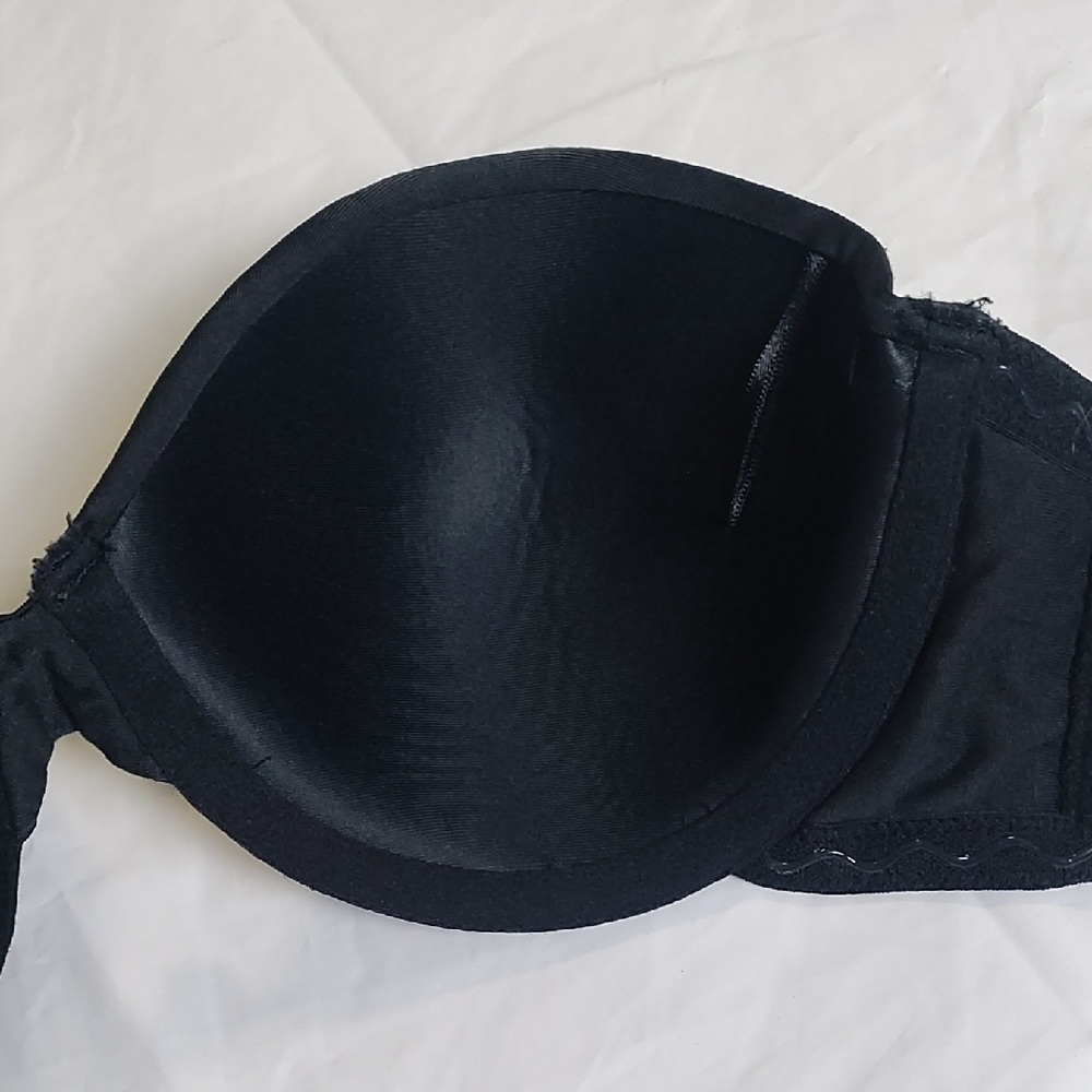 Black Strapless Bra with Underwire Support - Picture 6 of 7